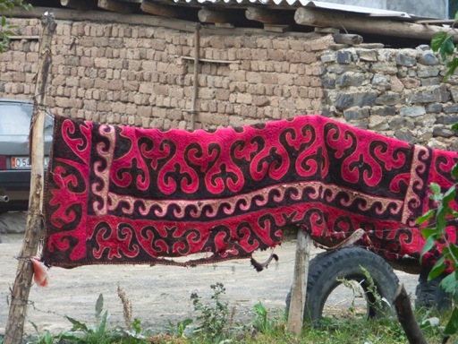 Tapis shyrdak